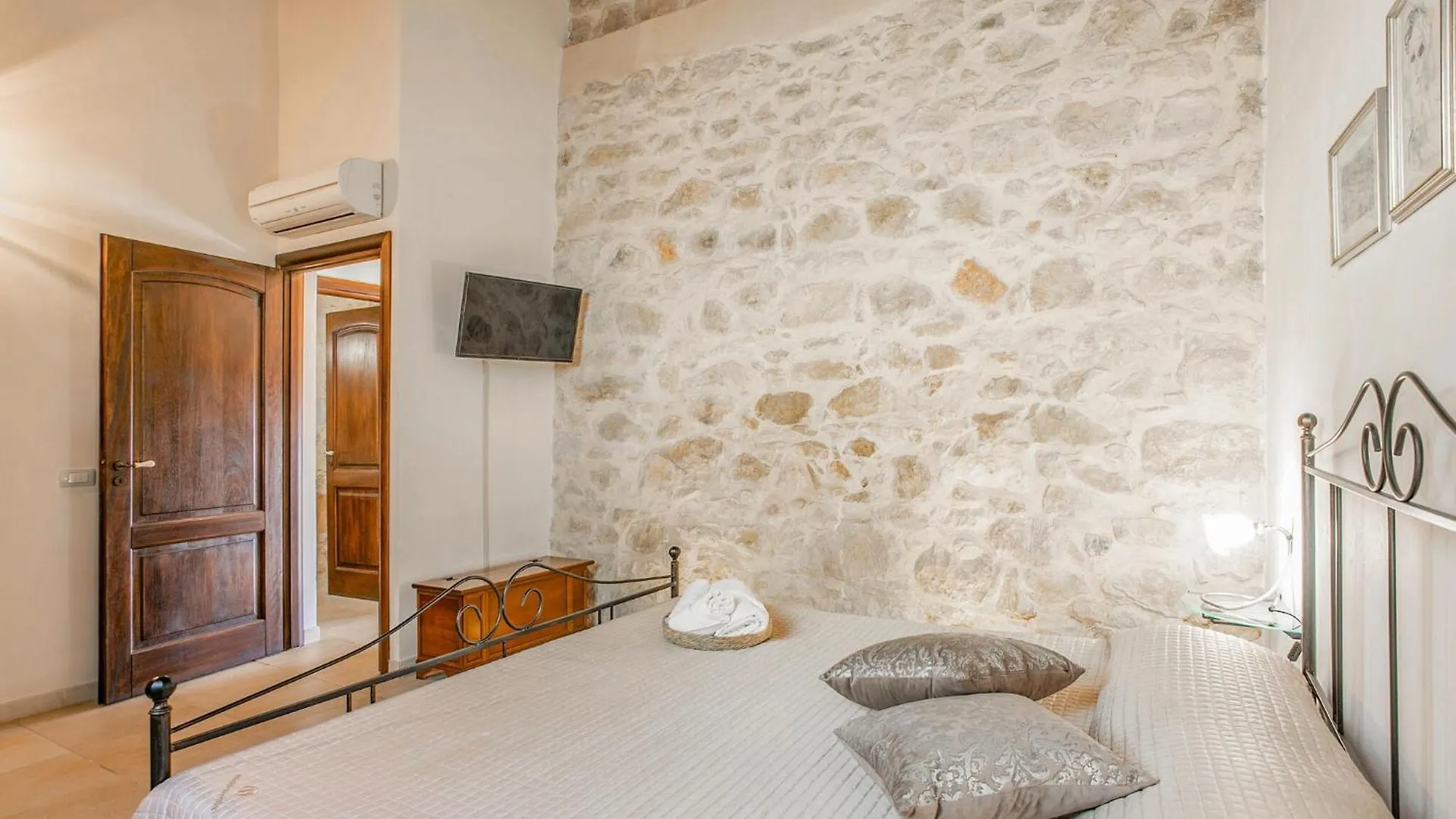 Stunning Home In Ragusa With Wifi 0*,